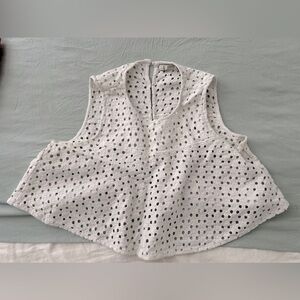 Zara knit crop top with back button detail. US size: Medium